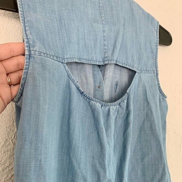 AEO Chambray Button Up Sleeveless Top Cutout Back - Picture 7 of 7
